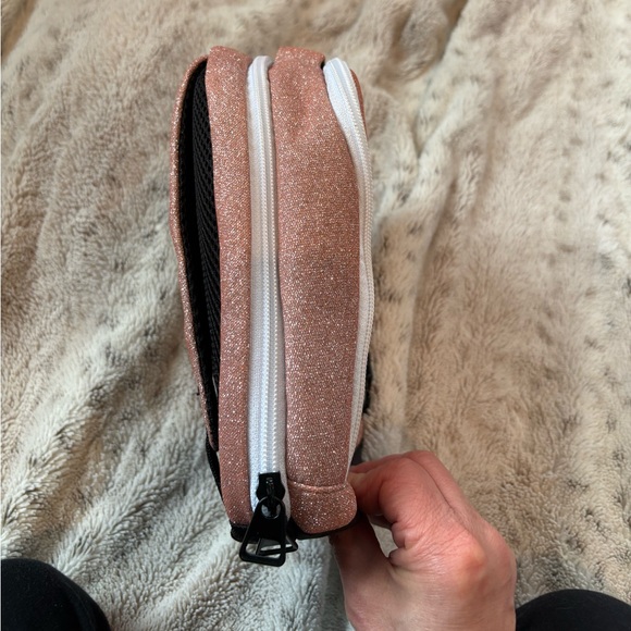 Rebel Athletic makeup bag - Picture 5 of 12